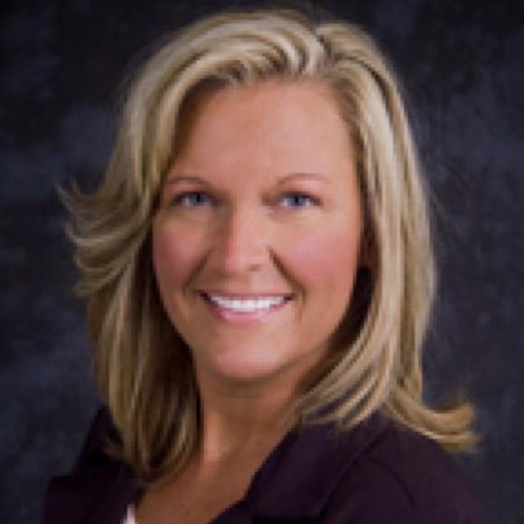 Meet your Posher, Mandi - Picture 2 of 5